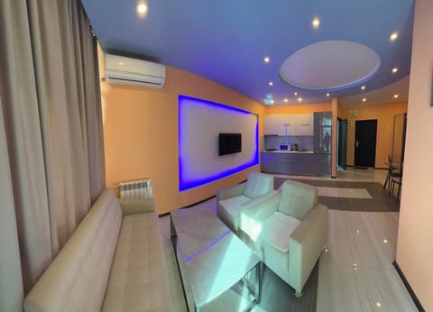 Communal lounge/ TV room, TV and multimedia, Living room, Seating area, kitchen, air conditioner