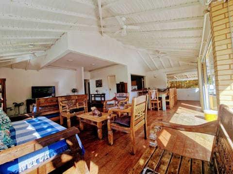 TV and multimedia, Living room, Dining area