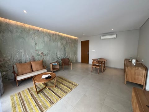 Living room, Seating area, Dining area, air conditioner
