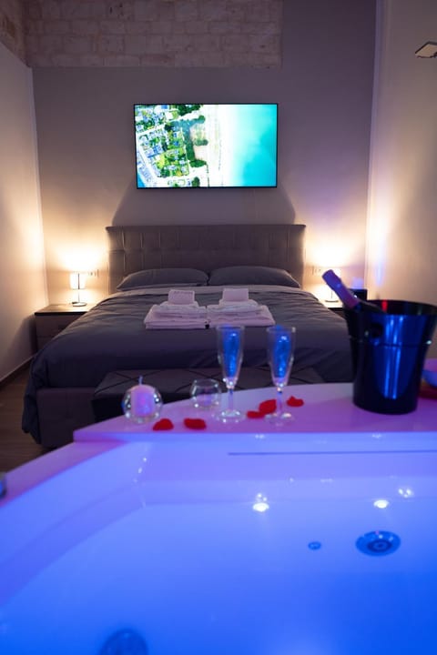 Hot Tub, Bedroom
