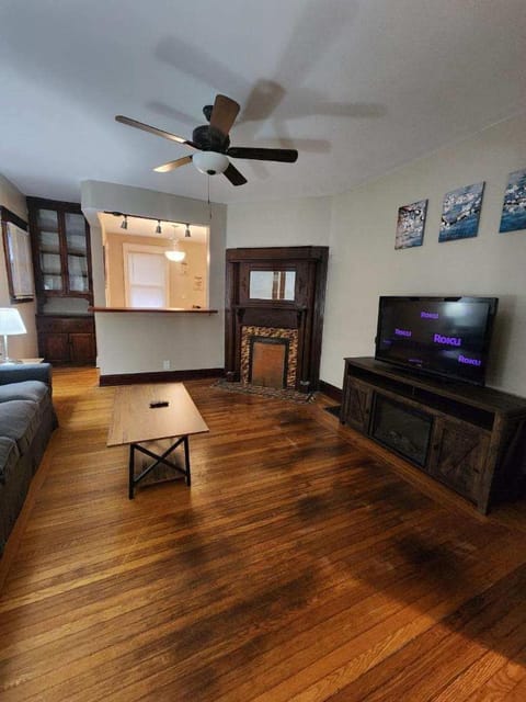 Cleneay #1 Private 3 Bed near Xavier & Downton House in Cincinnati