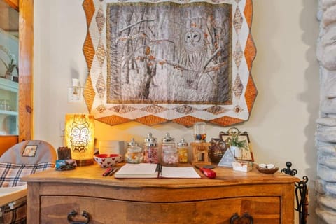 Two Owls and a View Chalet in Pittman Center