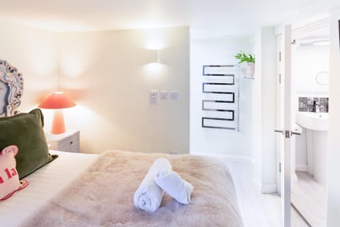 Gorgeous Boutique Flat Sleeps 2 in Lyme Regis House in Lyme Regis