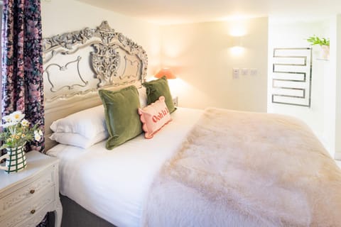 Gorgeous Boutique Flat Sleeps 2 in Lyme Regis House in Lyme Regis