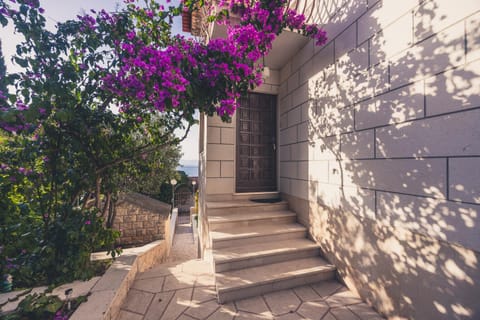 Property building, Facade/entrance