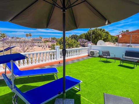 Balcony/Terrace, sunbed
