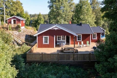 Property building, Day, Natural landscape, Garden view