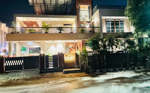 Property building, VIP