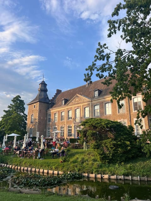 Property building, Restaurant/places to eat, Restaurant/places to eat, Natural landscape, Garden, Balcony/Terrace, Banquet/Function facilities, Garden view