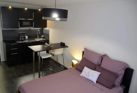 Kitchen or kitchenette, Dining area, Bedroom