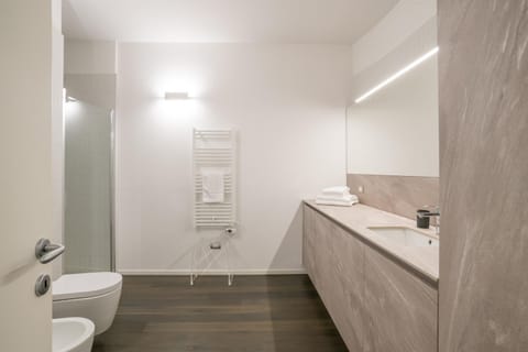 Palazzo La Cortesella - Modern Design & Central Location Apartment in Como