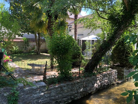 Property building, Natural landscape, Garden, Garden, Garden view, River view