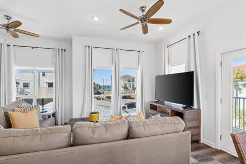 TV and multimedia, View (from property/room), Living room, Seating area, Sea view, fireplace