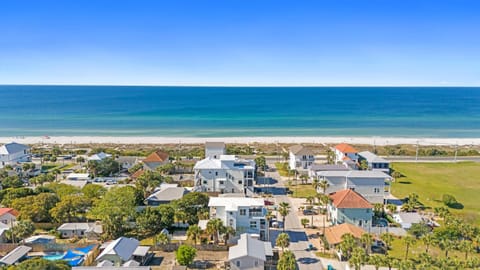 Property building, Nearby landmark, Day, Neighbourhood, Natural landscape, Bird's eye view, Beach, City view, Sea view, Street view, Location