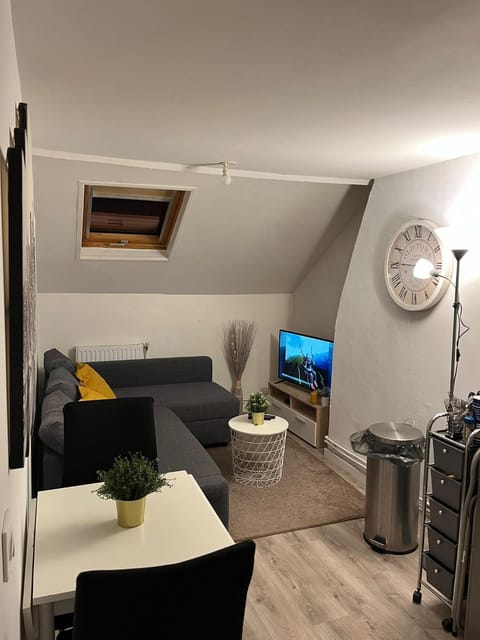 TV and multimedia, Seating area, Dining area