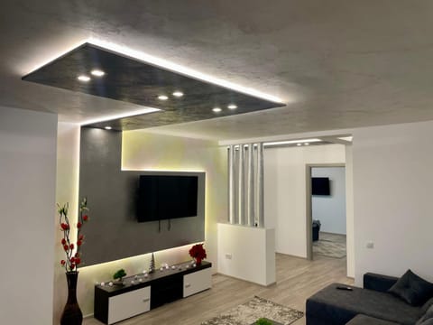 TV and multimedia, Living room, Evening entertainment