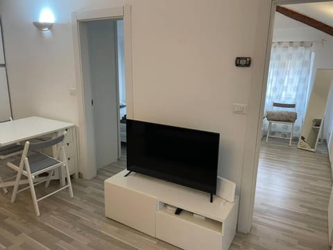 Penna's House - Citra LT 4240 Apartment in Genoa