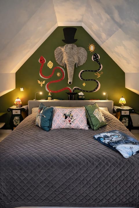 Bed, Photo of the whole room, Bedroom