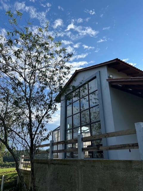 Property building, Facade/entrance, Day