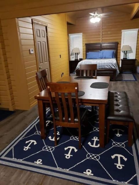 Bed, Living room, Photo of the whole room, Seating area, Dining area, Bedroom