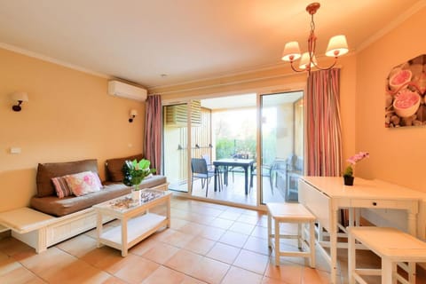 Bed, furniture, kitchen