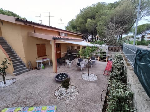 Property building, Patio, Garden, Garden, Balcony/Terrace, Garden view