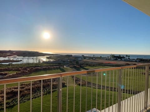 Natural landscape, View (from property/room), Balcony/Terrace, Lake view, River view, Sea view, Sunrise