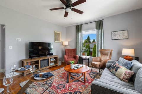 Communal lounge/ TV room, TV and multimedia, Living room, Seating area, Evening entertainment, fireplace