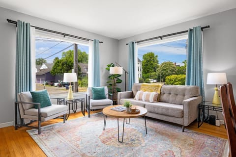 Living room, Seating area