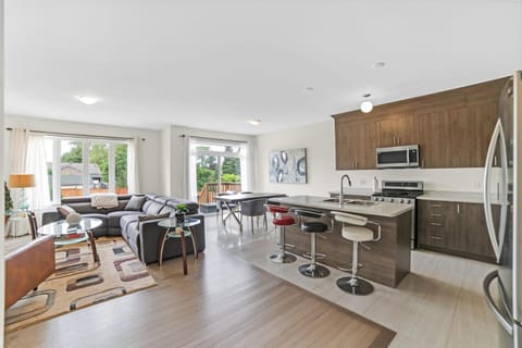 Living room, Dining area