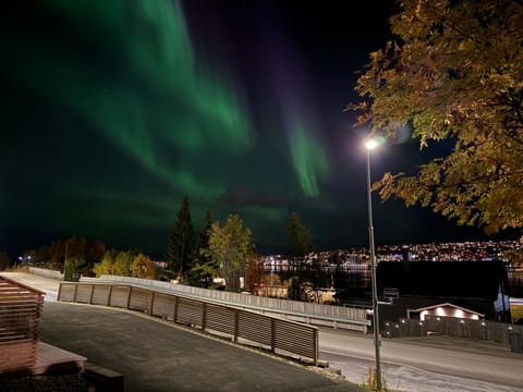 Sentralt på fastlandet og gåavstand til alle fasiliteter! Apartment in Tromso