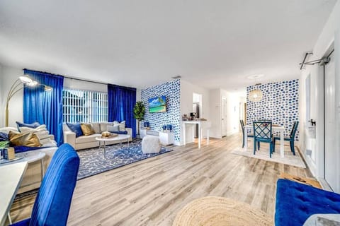Stylish - Water View Condo - Palm Wave Says Apartment in Coconut Creek