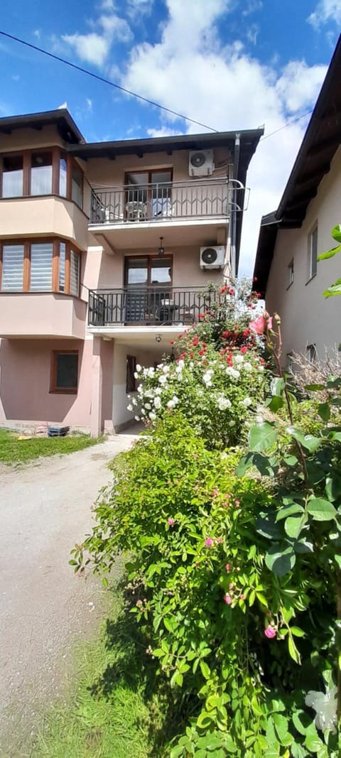 Property building, Spring, Day, Garden, Garden view, Parking