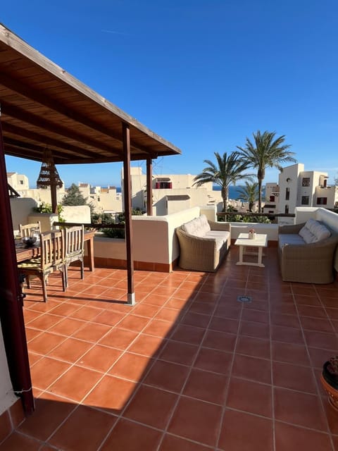 View (from property/room), Balcony/Terrace, Dining area, sunbed