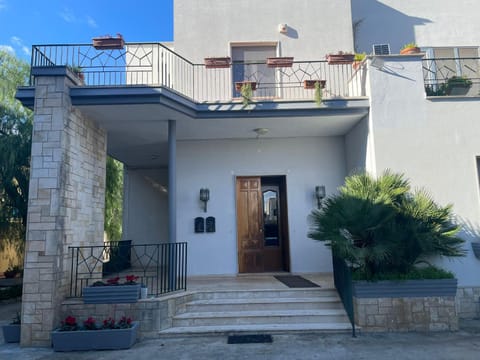 Property building, Facade/entrance, Day