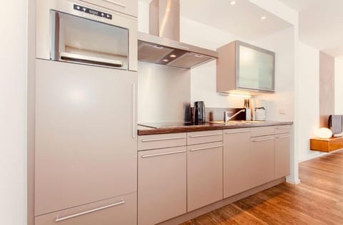 Coffee/tea facilities, Kitchen or kitchenette, minibar, pet friendly, stove