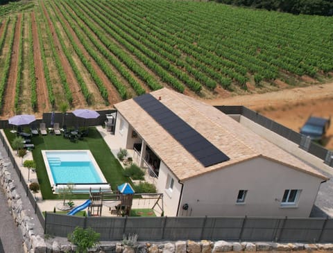 Property building, Garden view, Pool view, Swimming pool, sunbed