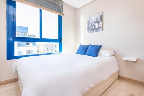 Photo of the whole room, Bedroom