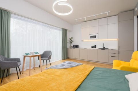 Bed, Kitchen or kitchenette, Dining area