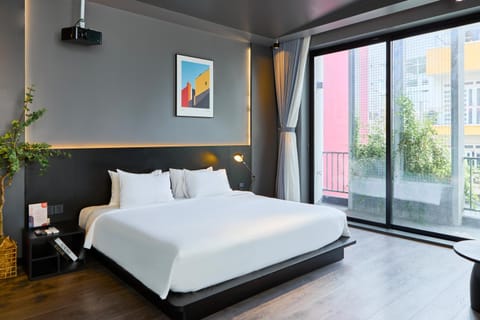 Bed, TV and multimedia, Balcony/Terrace, Bedroom, City view