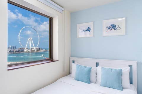 Bed, Landmark view, Sea view