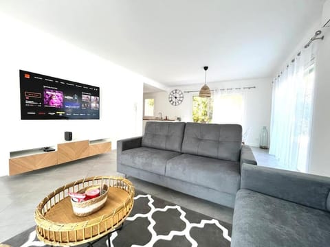 TV and multimedia, Living room, Seating area