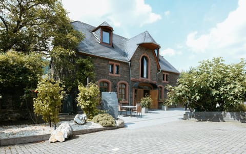 Property building, Restaurant/places to eat