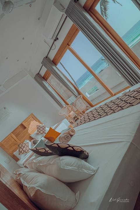 Bed, Living room, Photo of the whole room, Seating area, Dining area, Bedroom
