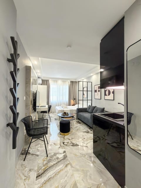 TV and multimedia, Kitchen or kitchenette, Photo of the whole room, Seating area, air conditioner