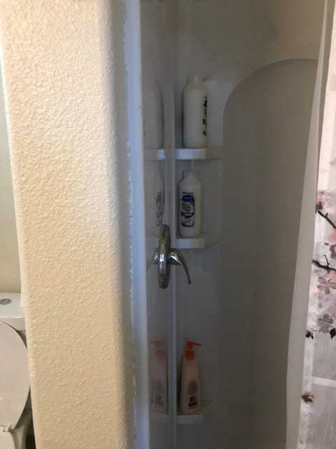 BBQ facilities, Bathroom, Dining area