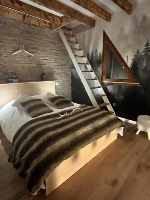 Spring, Bed, Winter, Summer, Skiing, Photo of the whole room, Bedroom, Autumn, Pets