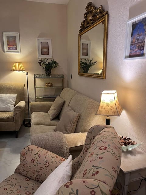 Living room, Photo of the whole room, Seating area