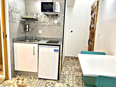 Estudio nuevo! Al lado del metro L1 L4 L5 Apartment in L'Hospitalet de Llobregat