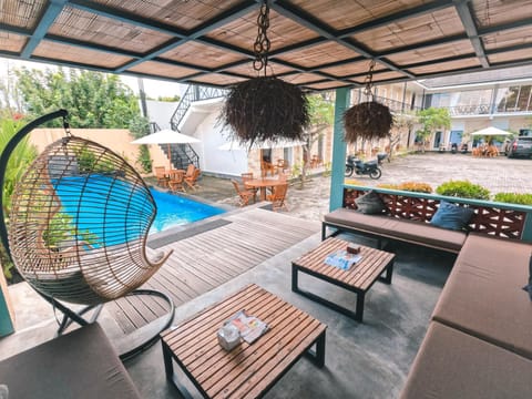Patio, Restaurant/places to eat, Swimming pool